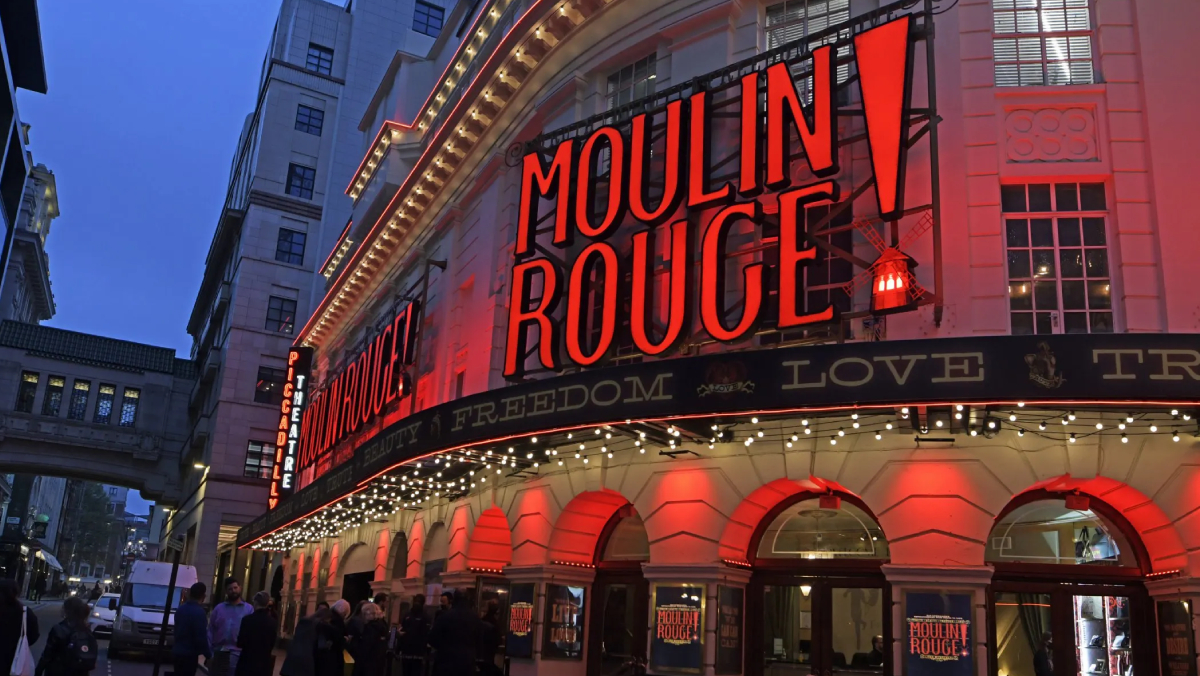 RolDrive’s Chauffeur Service In London Takes You To The Spectacular Moulin Rouge!