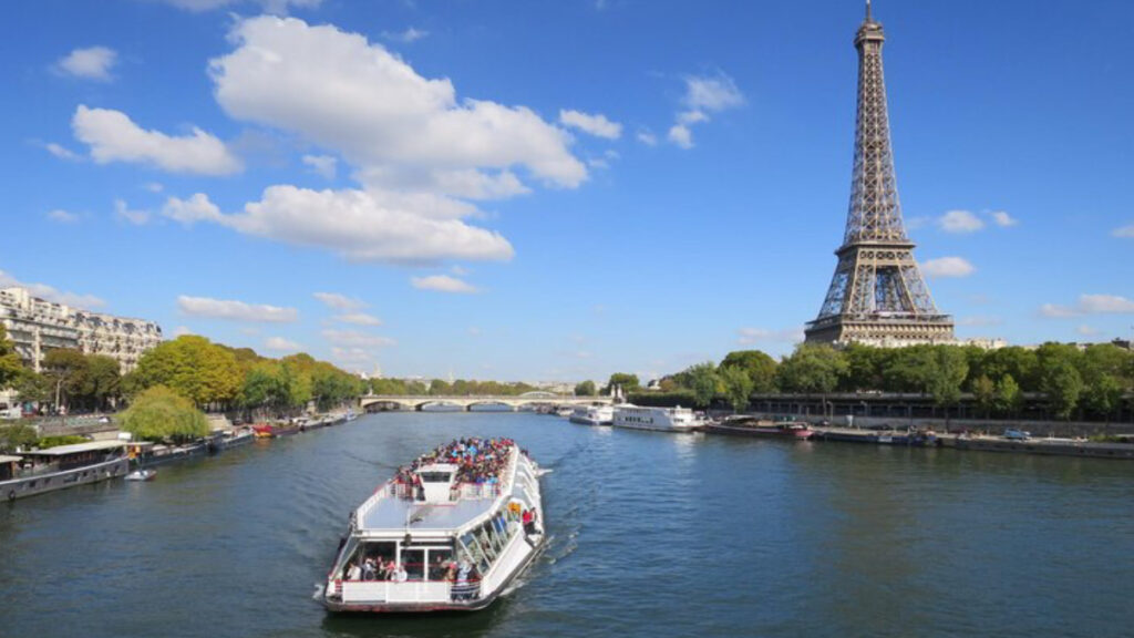 Cruise on the Seine River